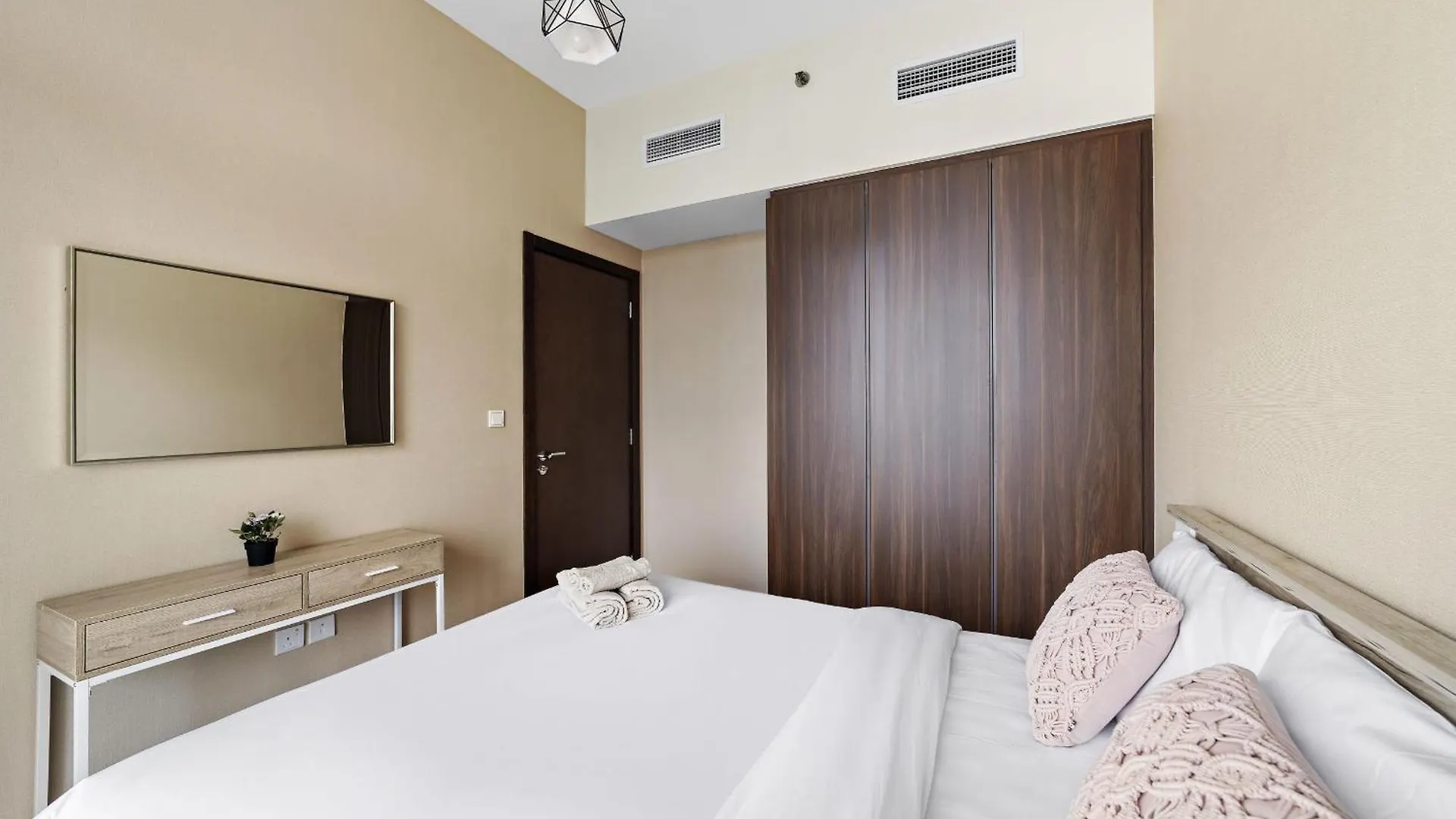 Vayk - Classy And Bright 1 Bd Near Downtown Dubai United Arab Emirates