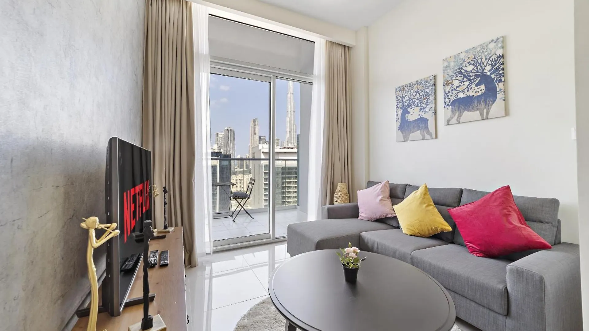 Vayk - Classy And Bright 1 Bd Near Downtown Dubai Apartment